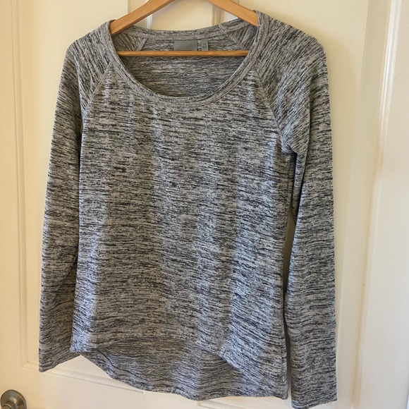 New Athleta Shirt Top Women’s Long Sleeve Heathered Gray Soft Material Size XS - Picture 3 of 6